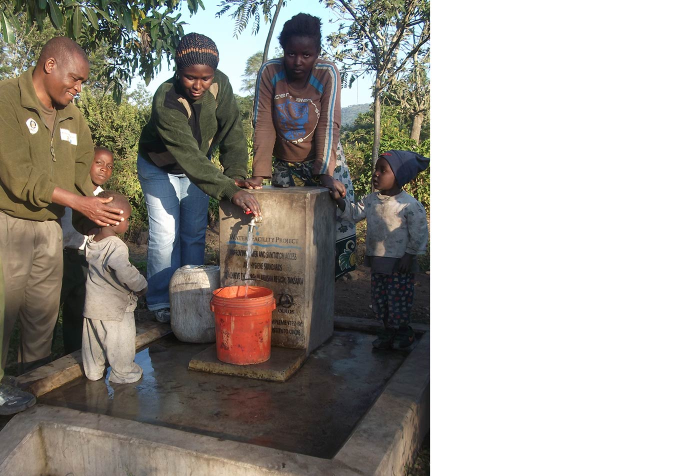 Die Wasserleitung erreicht das Dorf Malula